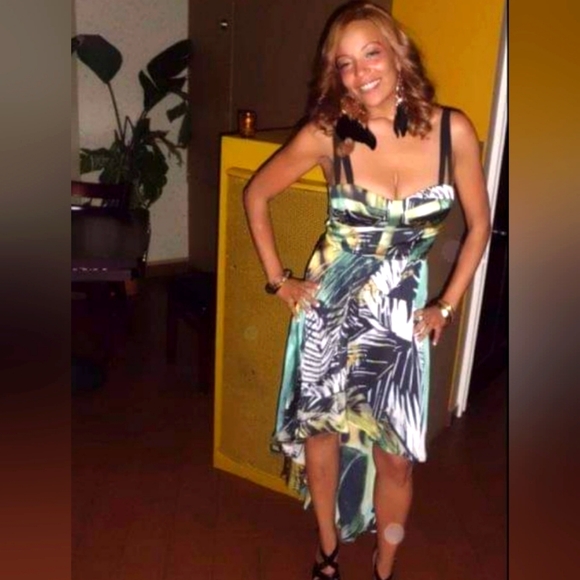 BDAY DRESS WORN ONCE IN 10 YEARS! AMAZING CONDITIOn - Picture 2 of 5